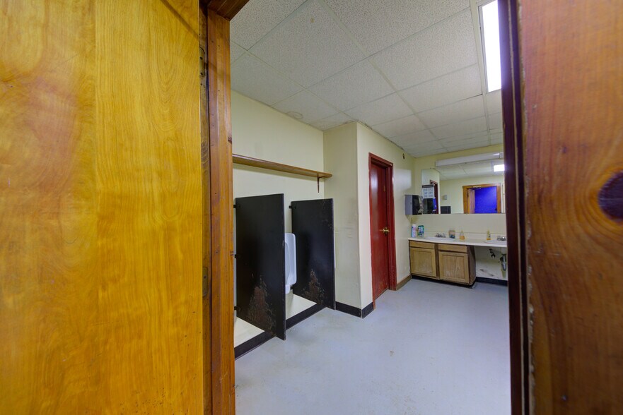 More Photos Of 170 Vermont Route 100, Bridgewater Corners Sports And Entertainment For Sale