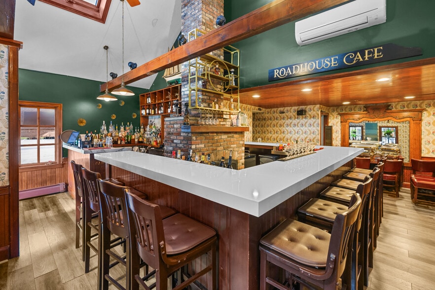 More Photos Of 488 South St, Hyannis Restaurant For Sale