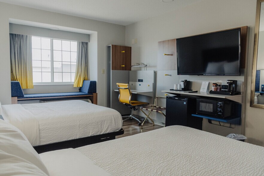 More Photos Of 1640 Cedar St, Raton Hotel For Sale