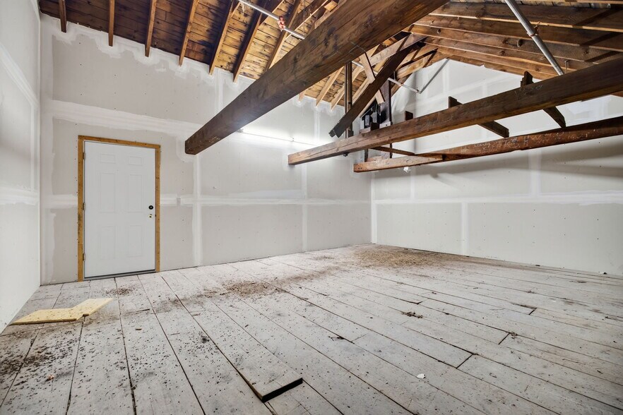 More Photos Of 420 Park St, Housatonic Flex For Sale