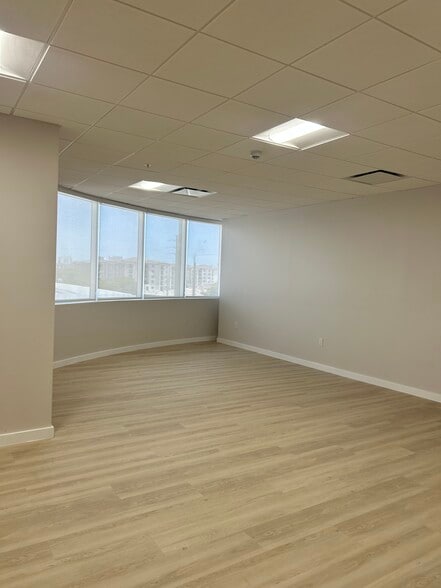 More Photos Of 500 N Dixie Hwy, Hallandale Beach Medical For Lease