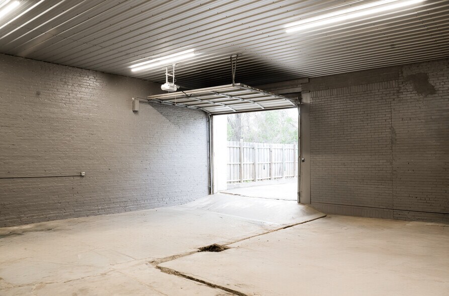 More Photos Of 130 E Dekalb St, Camden Auto Repair For Sale