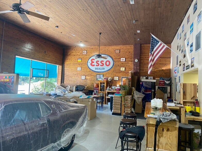 More Photos Of 127 Thompson St, Pittsboro Auto Repair For Lease