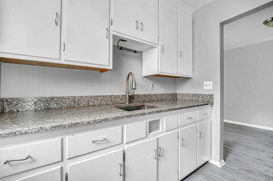More Photos Of 885 S Green Rd, Cleveland Apartments For Sale