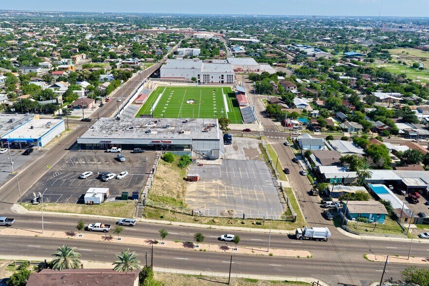 Primary Photo Of 201 E Clark Blvd, Laredo Storefront For Lease