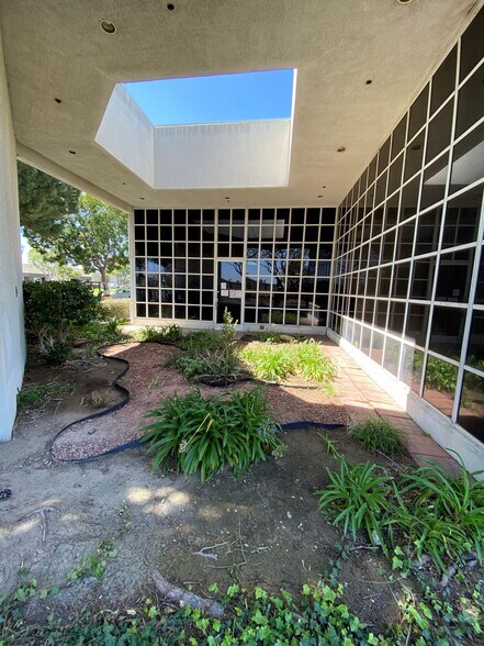 More Photos Of 1741 Fiske Pl, Oxnard Warehouse For Sale