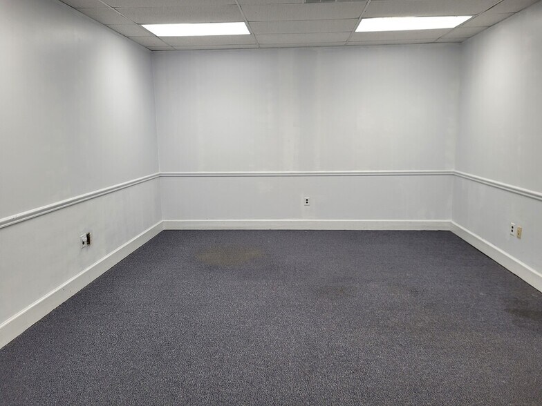 More Photos Of 19 Richard Rd, Wrightstown Warehouse For Sale