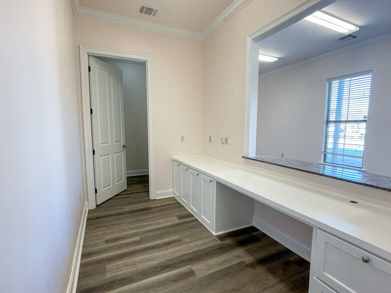 More Photos Of 10245 Siegen Ln, Baton Rouge Office For Lease