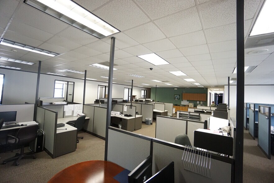 More Photos Of 6935 Brittmoore Rd, Houston Warehouse For Lease