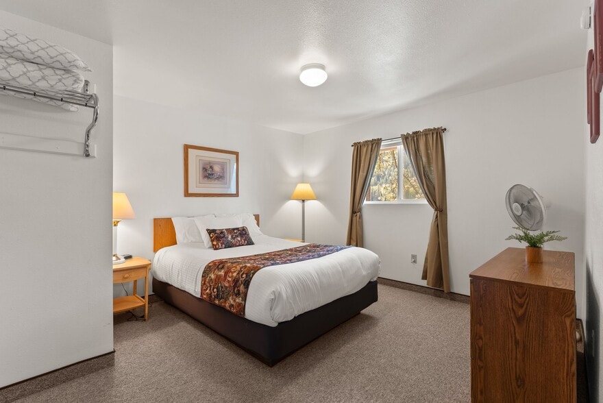 More Photos Of 8612 Washington 31 Hwy, Metaline Hotel For Sale