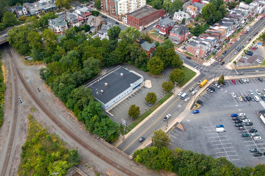 More Photos Of 524 N 6th St, Reading Freestanding For Lease