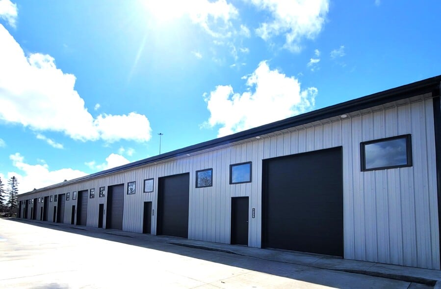 More Photos Of 2975 Heartland Dr, Grand Forks Flex For Lease
