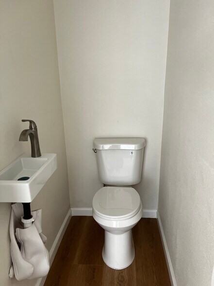 More Photos Of 11448 Whittier Blvd, Whittier Loft Creative Space For Lease