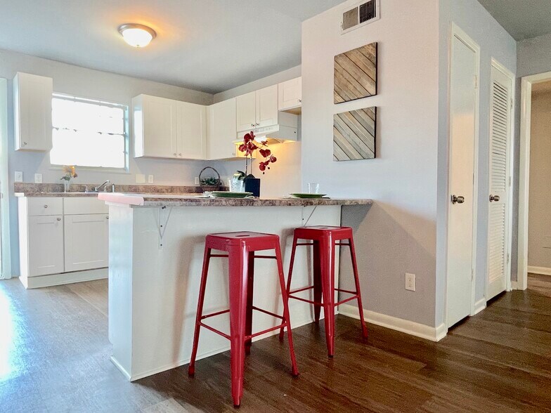 More Photos Of 11 Eumar Ct NW, Center Point Apartments For Sale