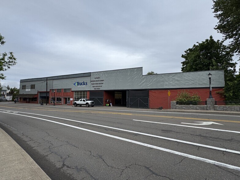 Primary Photo Of 1625 Washington St, Oregon City Flex For Sale