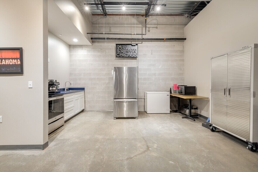 More Photos Of 1804 NW 16th St, Oklahoma City Office For Lease