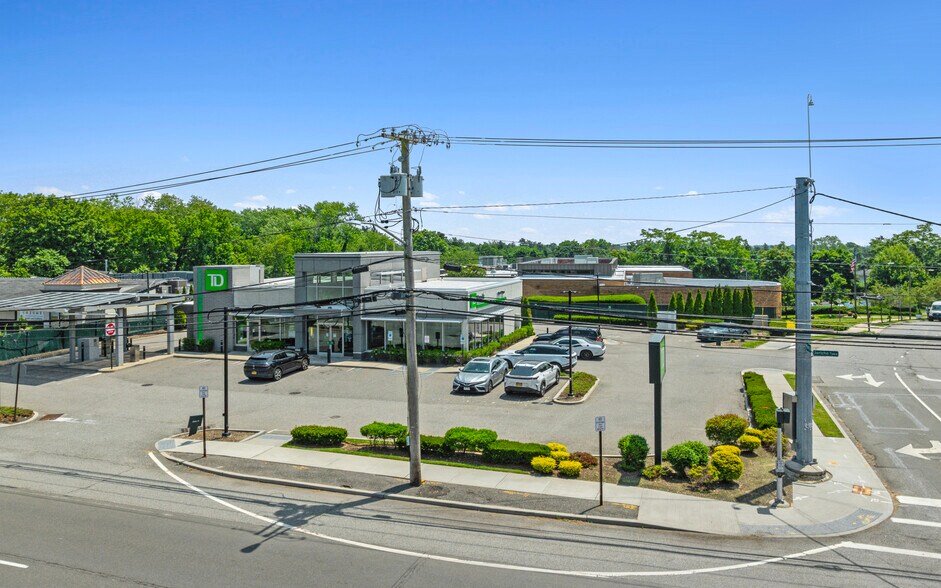 Primary Photo Of 391 Jericho Tpke, Jericho Bank For Lease