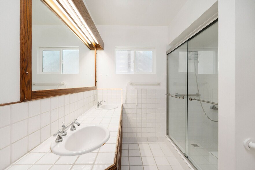 More Photos Of 232 29th St, Manhattan Beach Multifamily For Sale