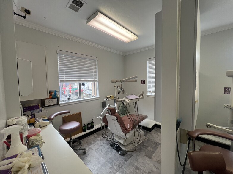 More Photos Of 160 Waverly Pl, San Francisco Storefront Retail Office For Lease