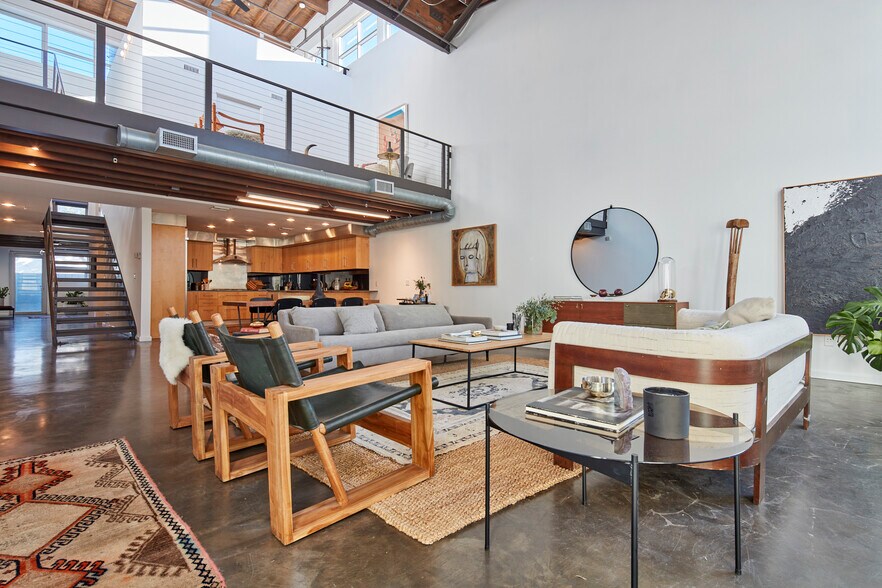 More Photos Of 2100 Abbot Kinney Blvd, Venice Office For Lease
