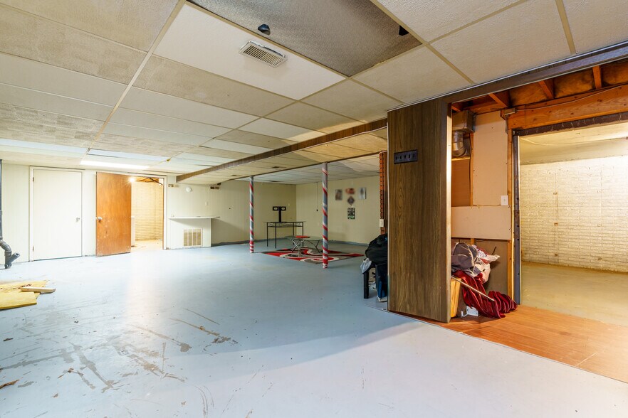 More Photos Of 210 Anderson Ln, Belleville Multifamily For Sale