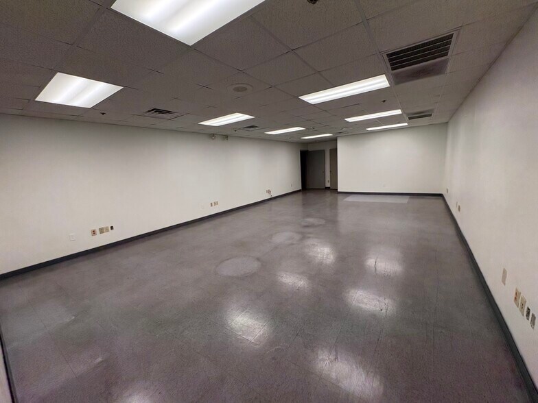 More Photos Of 12 Nesbitt Dr, Inman Manufacturing For Lease