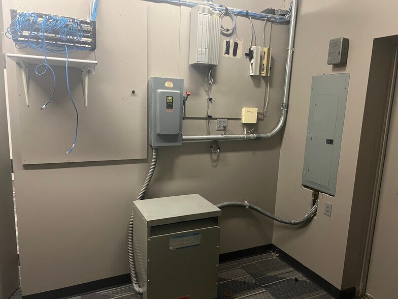 More Photos Of 1024 Kings Hwy, New Bedford Storefront For Lease