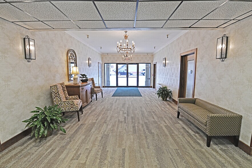 More Photos Of 205 N College Ave, Bloomington Office For Lease