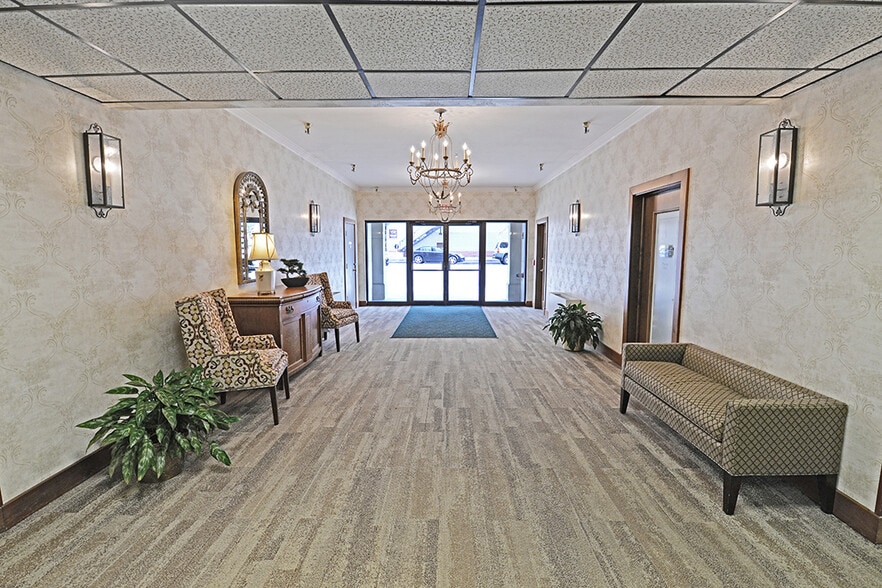 More Photos Of 205 N College Ave, Bloomington Office For Lease