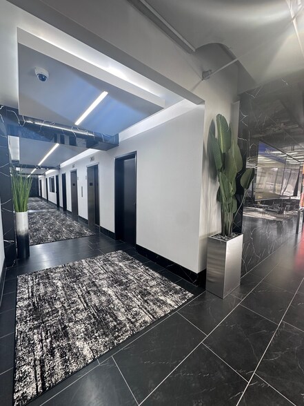 More Photos Of 24681 Northwestern Hwy, Southfield Office For Lease