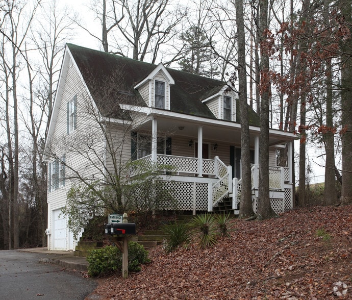 Primary Photo Of 171 Amos Dr, Cumming Office Residential For Lease