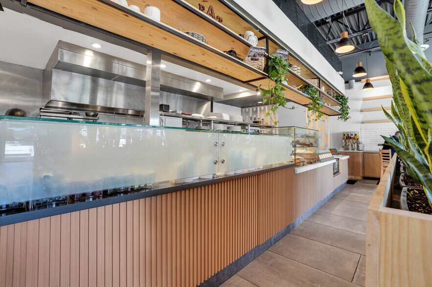 More Photos Of 1815-1823 E Commercial Blvd, Fort Lauderdale Storefront For Sale