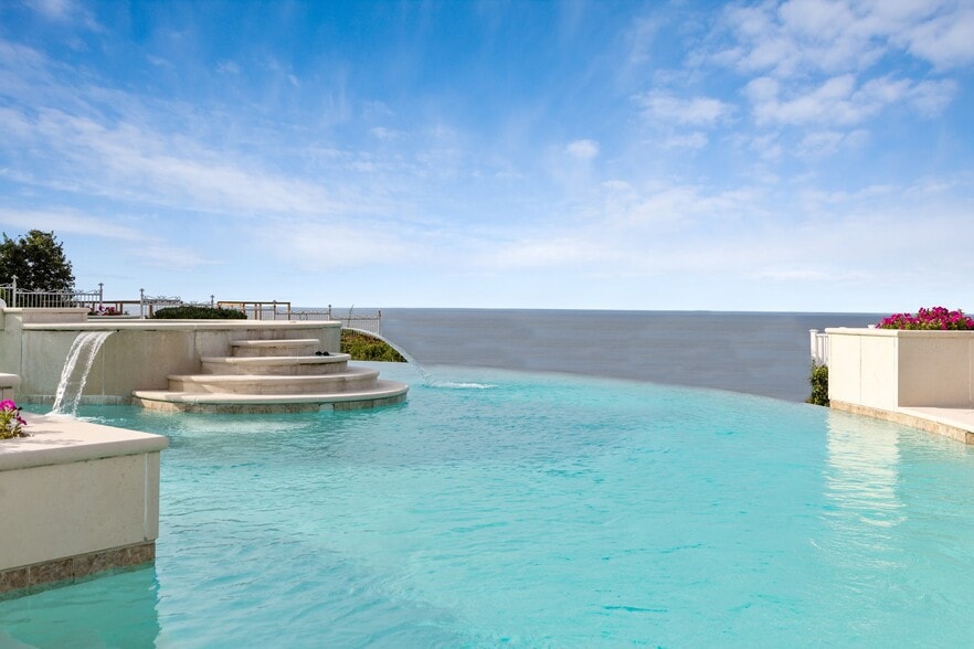 More Photos Of 157 Cliff Rd, Port Jefferson Specialty For Sale