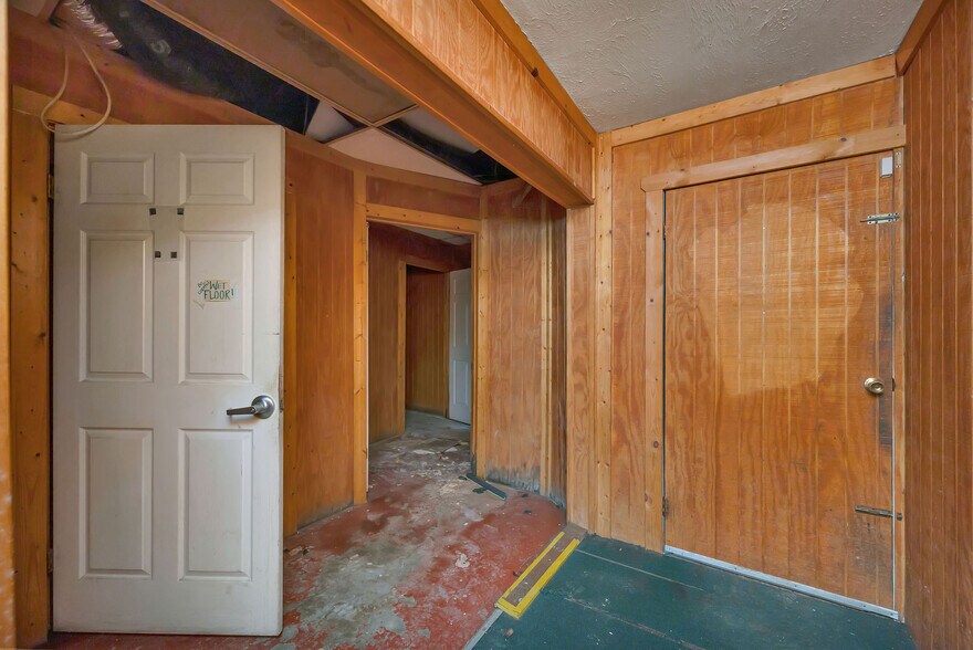 More Photos Of 100 S Brookville Pike, West College Corner Freestanding For Sale