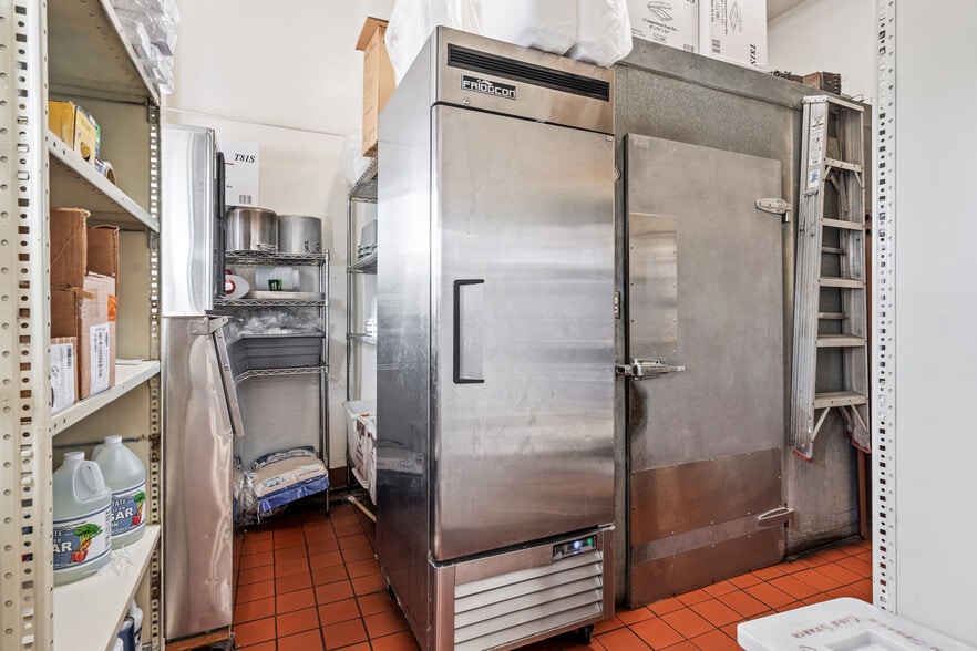 More Photos Of 116 W Ramsey St, Banning Restaurant For Sale