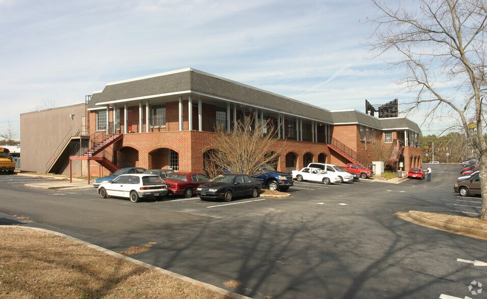 More Photos Of 5895 Memorial Dr, Stone Mountain Unknown For Lease