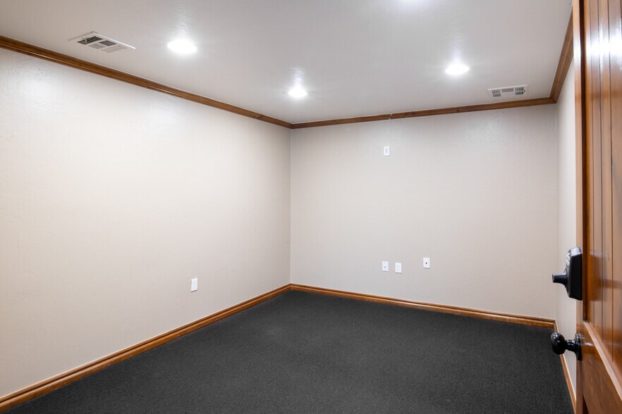 More Photos Of 12007 NE 23rd St, Choctaw Warehouse For Sale