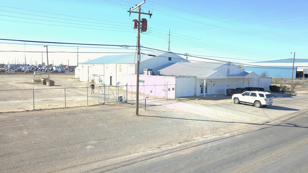 More Photos Of 302 Industrial Ave, Odessa Warehouse For Sale