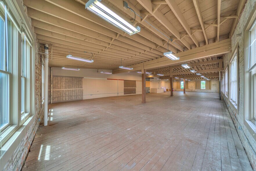 More Photos Of 409 Hupp Ave, Jackson Flex For Sale