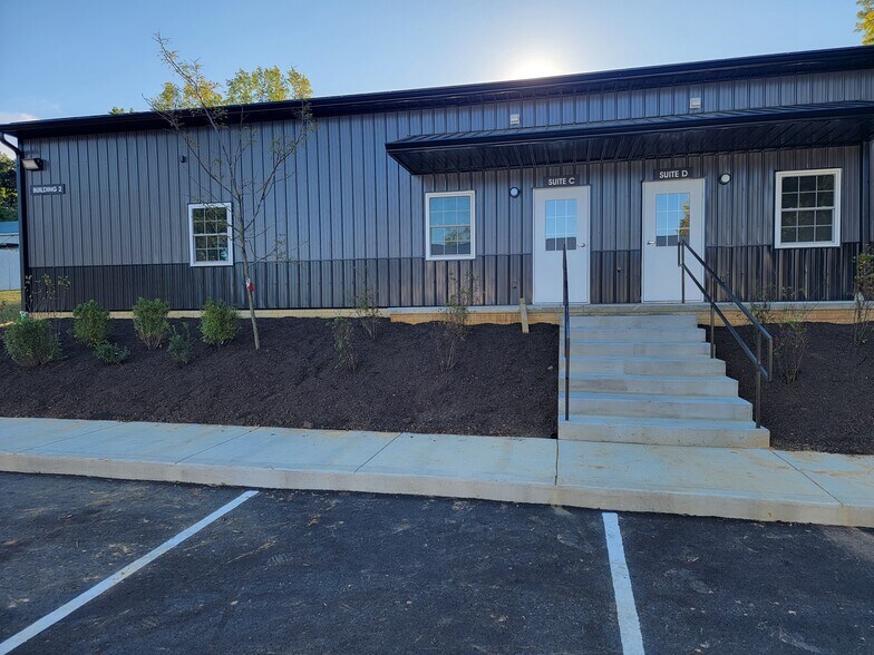 More Photos Of 3141 N Westbury Village Dr, Bloomington Light Manufacturing For Lease