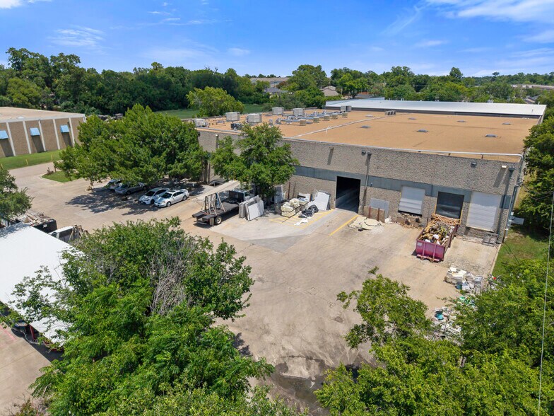 More Photos Of 1408 Vinylex Dr, Carrollton Distribution For Lease