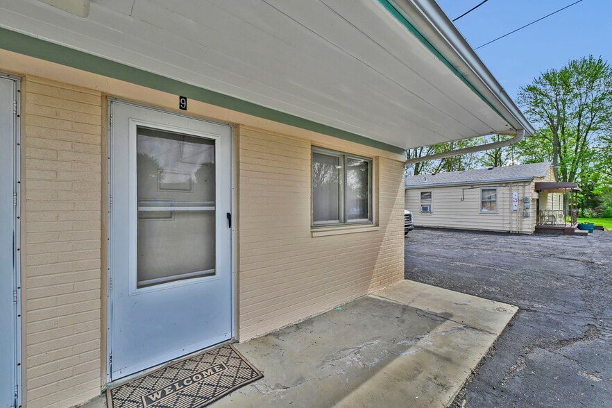 More Photos Of 44077 Oberlin Elyria Rd, Oberlin Hotel For Sale