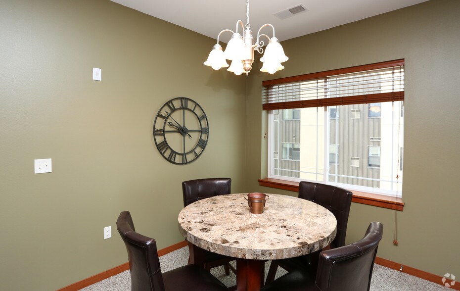 More Photos Of 401 N Washington St, Green Bay Apartments For Sale