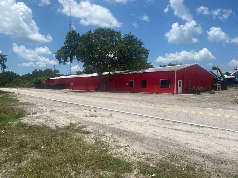 More Photos Of 6745 N Old Dixie Hwy, Fort Pierce Warehouse For Lease