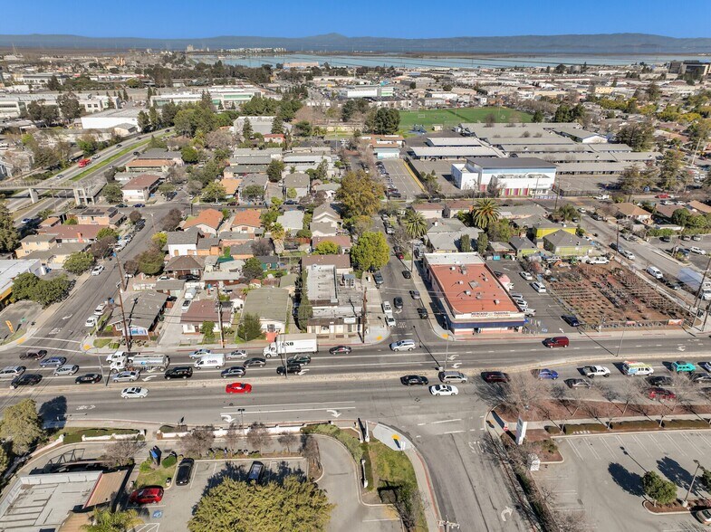 More Photos Of 2127 Middlefield Rd, Redwood City Industrial For Sale