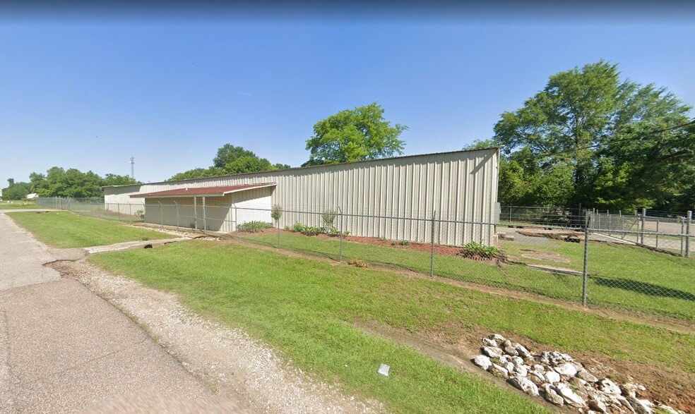 More Photos Of 401 Industrial Park Ln, Willis Warehouse For Sale
