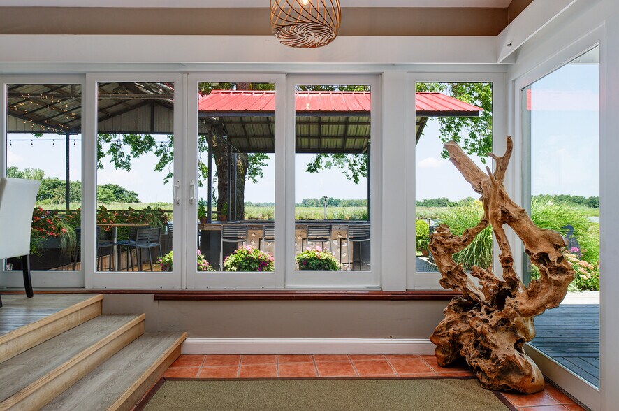 More Photos Of 21384 Coopertown Rd, Tilghman Hotel For Sale