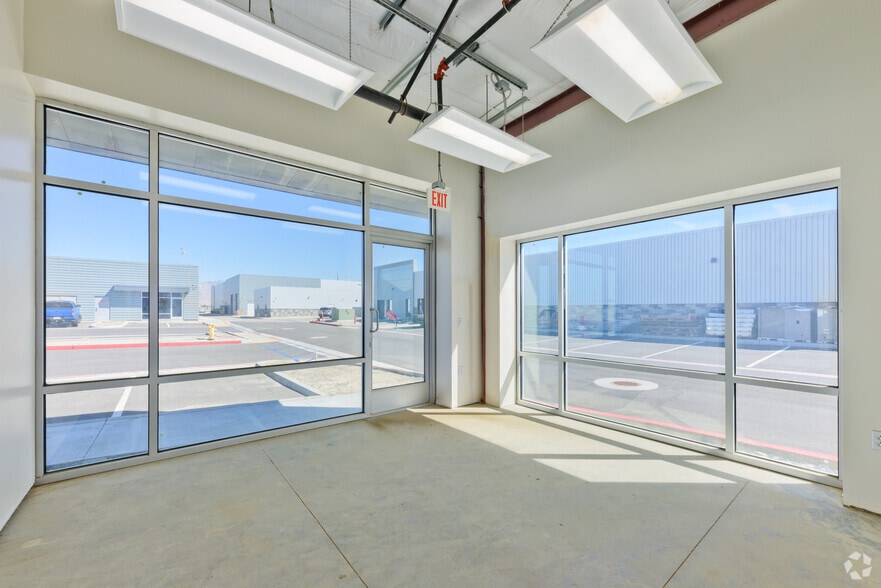 More Photos Of 84829 Avenue 48, Coachella Manufacturing For Sale