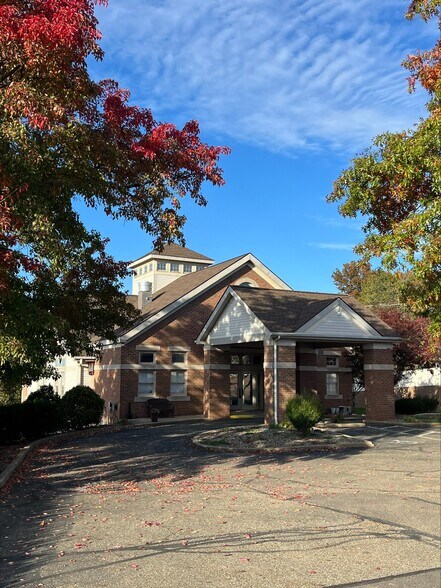 More Photos Of 7951 Pittsburg Ave NW, Canton Office For Sale