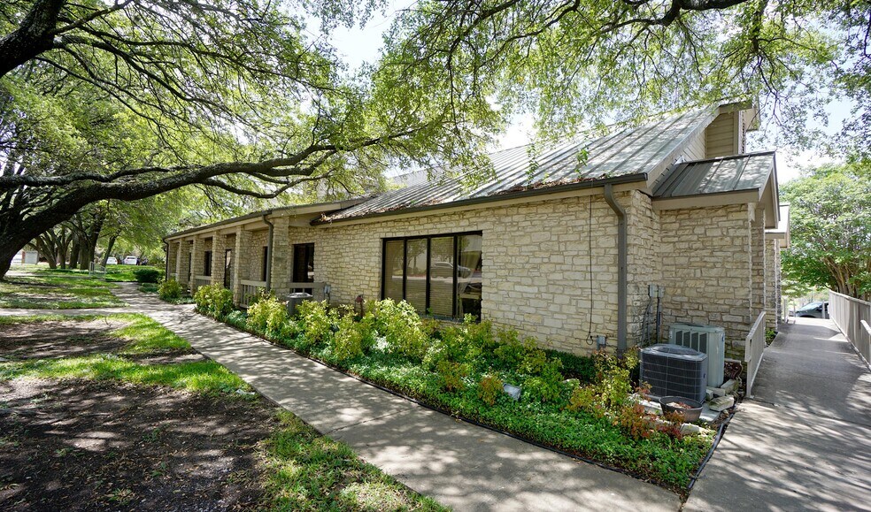 More Photos Of 301 Hesters Crossing Rd, Round Rock Office For Lease